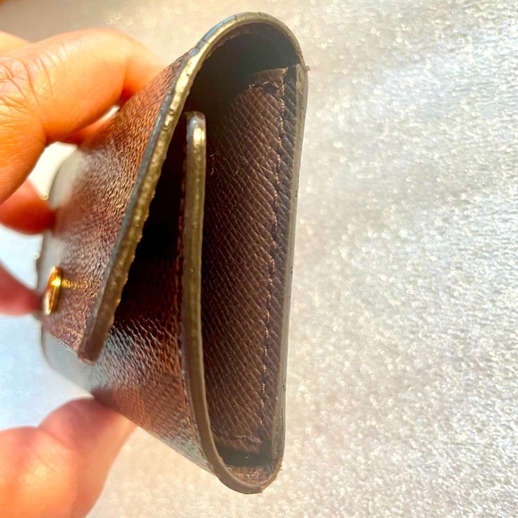 LV Damier Ebene Key Holder - Picture 4 of 6